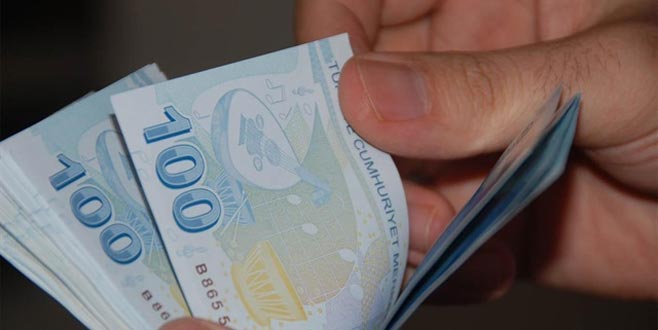 Sahte polisler yaşlı kadının 10 bin lirasını dolandırdı Sahte polisler yaşlı kadının 10 bin lirasını dolandırdı