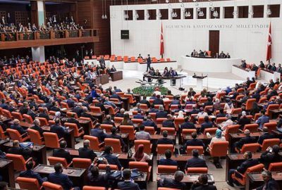 Yaşa takılanların gözü Meclis’te