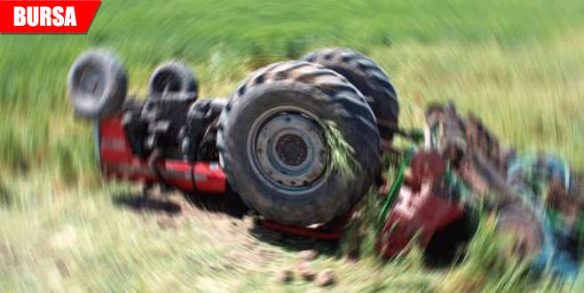 Traktör devrildi: Yaralılar var