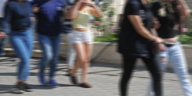 Bursa’da ‘tırnakçı’lara operasyon: Çok sayıda kadın gözaltında… Bursa’da ‘tırnakçı’lara operasyon: Çok sayıda kadın gözaltında…
