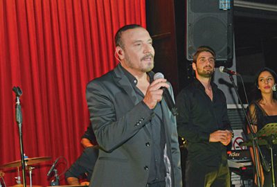 Cenk Eren hasret giderdi