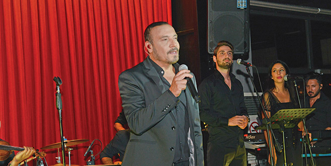 Cenk Eren hasret giderdi