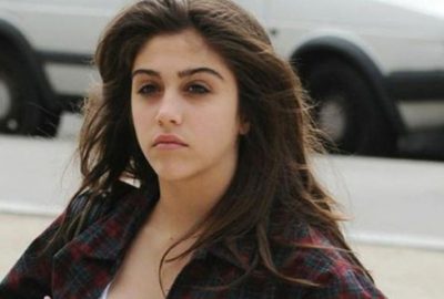 Kızı da annesinin izinden gidiyor! Tıraşsız bacaklarla podyuma çıktı