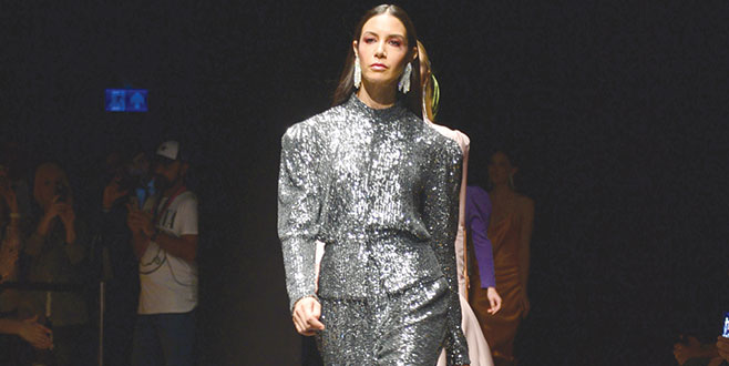 7 yıl sonra podyumda 7 yıl sonra podyumda