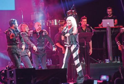 Sahnede süperstar şov