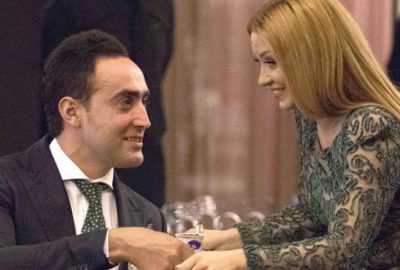 Pilot sevgilisiyle nişanlandı