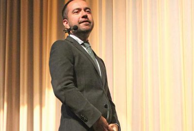 Ofisten stand up sahnesine