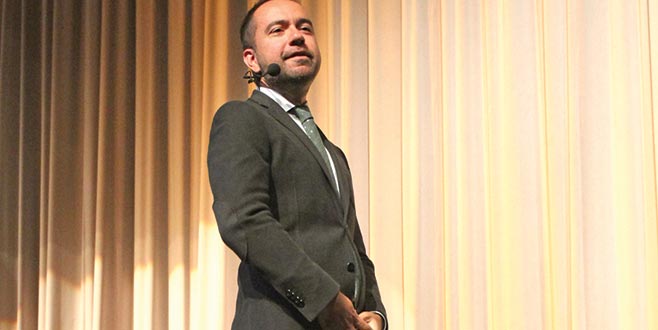 Ofisten stand up sahnesine Ofisten stand up sahnesine