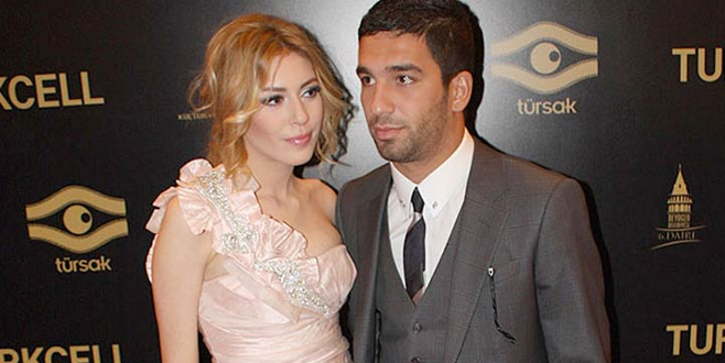 Arda Turan’a, Sinem Kobal tazminatı