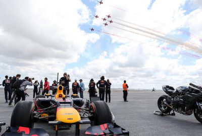 Dev yarış! Sofuoğlu, F-16 uçağı ve F1 aracıyla yarıştı