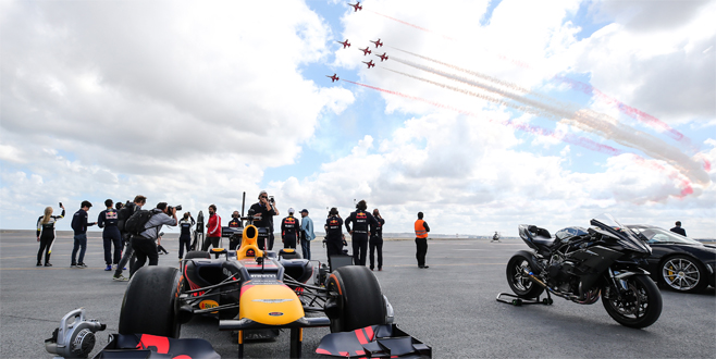 Dev yarış! Sofuoğlu, F-16 uçağı ve F1 aracıyla yarıştı