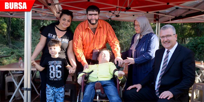 Şahan Gökbakar engelli hayranıyla buluştu