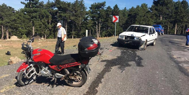Otomobille çarpışan motosiklet sürücüsü ağır yaralandı
