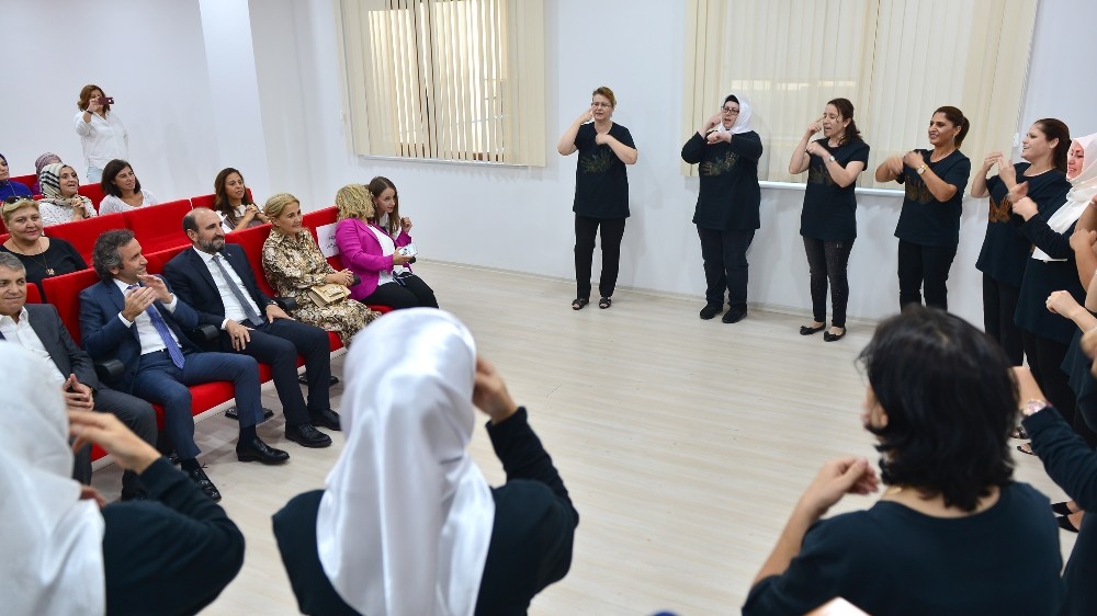 Yeşim Tekstil çalışanlarına işaret dili eğitimi Yeşim Tekstil çalışanlarına işaret dili eğitimi