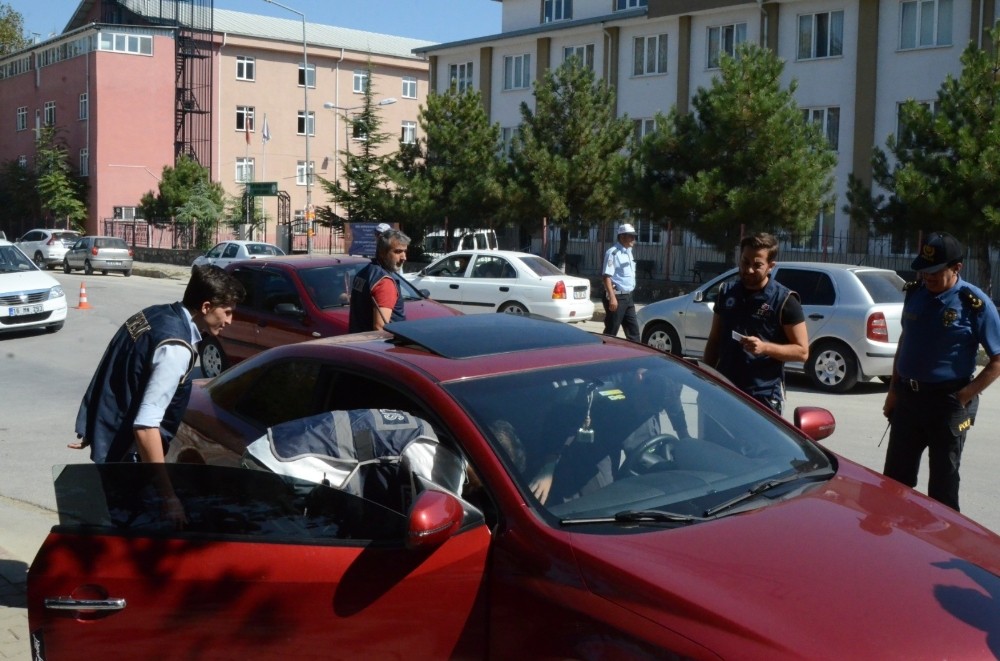 Polis okulların çevresinde kuş uçurtmuyor