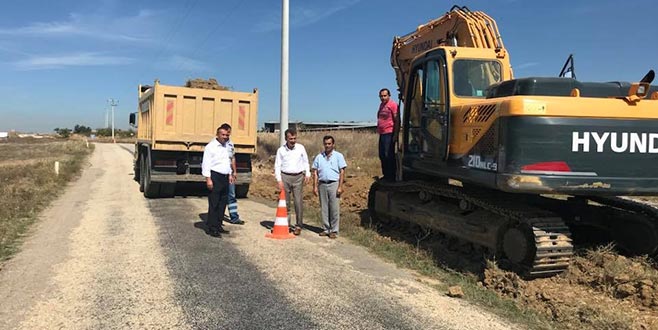Köy yolları genişletiliyor