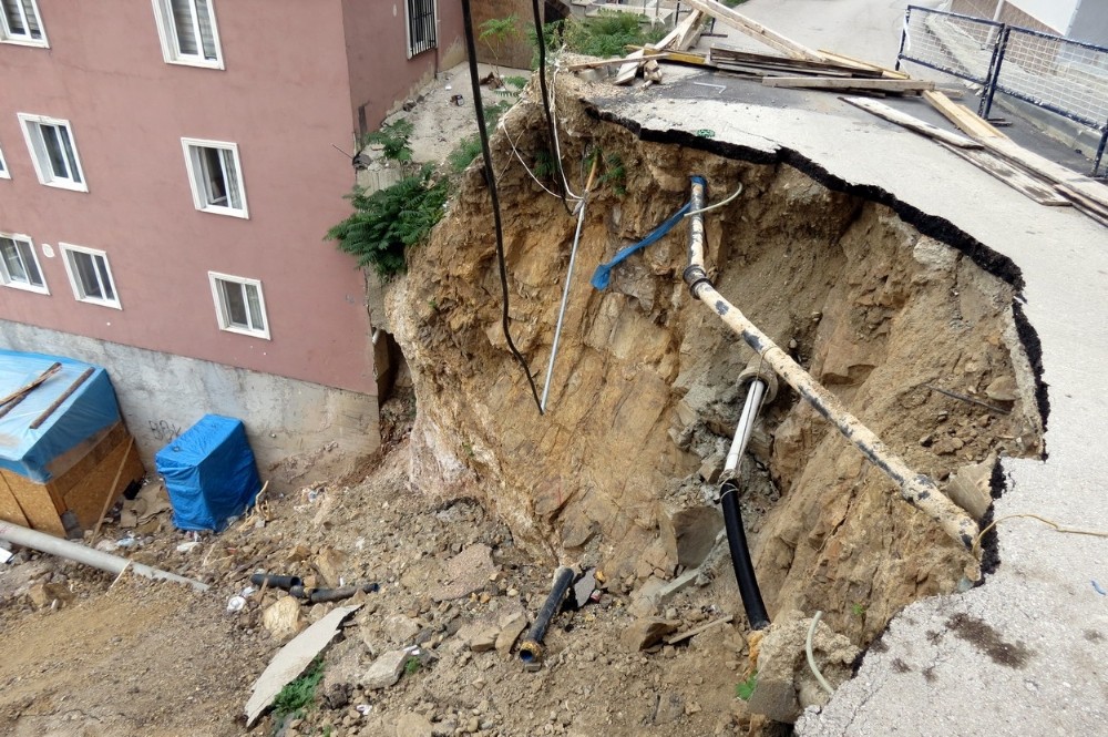 Mudanya’da göçük endişesi