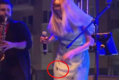 Şarkı söylerken üzerine böcek tırmanınca…