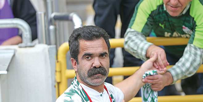 Çaycı Hüseyin yine gönülleri fethetti Çaycı Hüseyin yine gönülleri fethetti