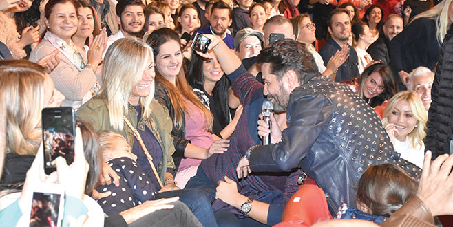 Minik hayranını uyandıramadı