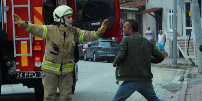 Otomobildeki yangın doğal gaz kutusunu patlattı! Vatandaş itfaiye erine saldırdı