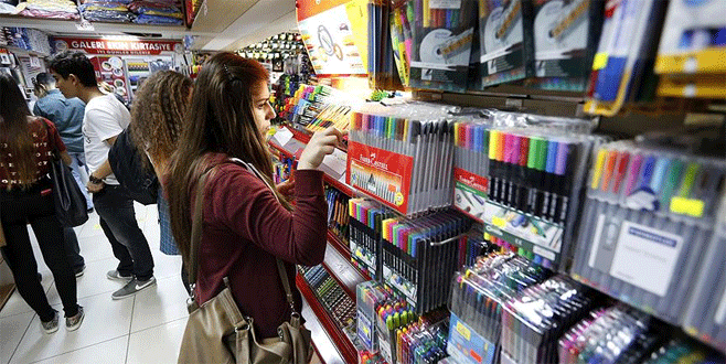 Okul masrafları cep yakıyor Okul masrafları cep yakıyor