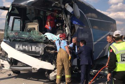 Bursa’dan giden yolcu otobüsü kaza yaptı: Ölü ve yaralılar var…