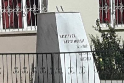 Okul bahçesindeki Atatürk büstünü çaldılar