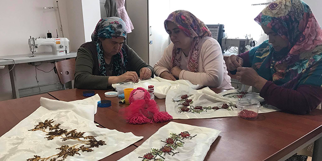 Halk Eğitim Kursu’yla engelleri aşıyorlar