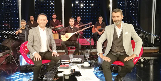 Türküleriyle mest etti