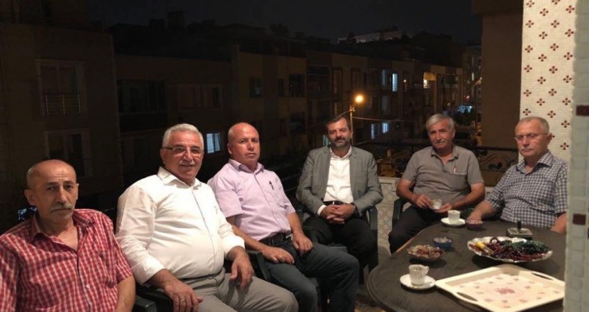 Gürsulular başkanlarını evlerinde ağırlıyor Gürsu'yu büyük bir aile olarak sahiplendiklerini vurgulayan Gürsu Belediye Başkanı