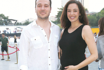 Azra Akın suda doğum yapacak