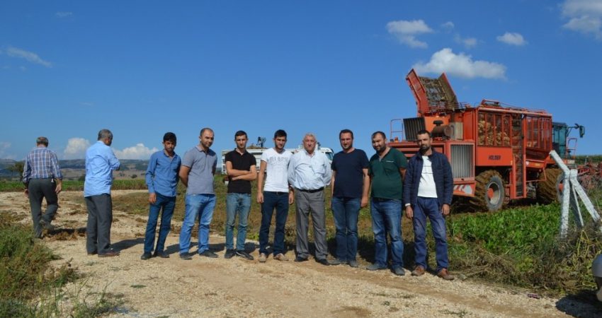 Pancar hasadı başladı Bursa'nın Yenişehir ilçesinde pancar hasadı başladı.