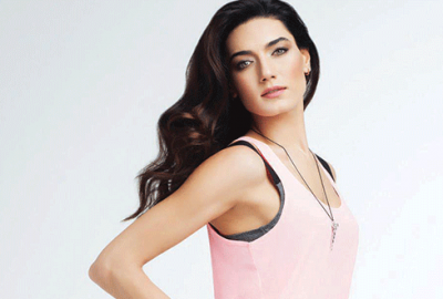 Hande tiyatro sahnesinde