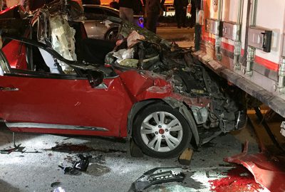 Otomobil TIR’ın altına girdi: 1 ölü, 2 yaralı