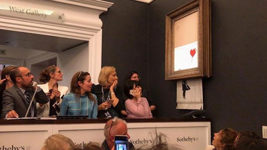 Banksy’nin ‘Balonlu Kız’ tablosu kendi kendini imha etti