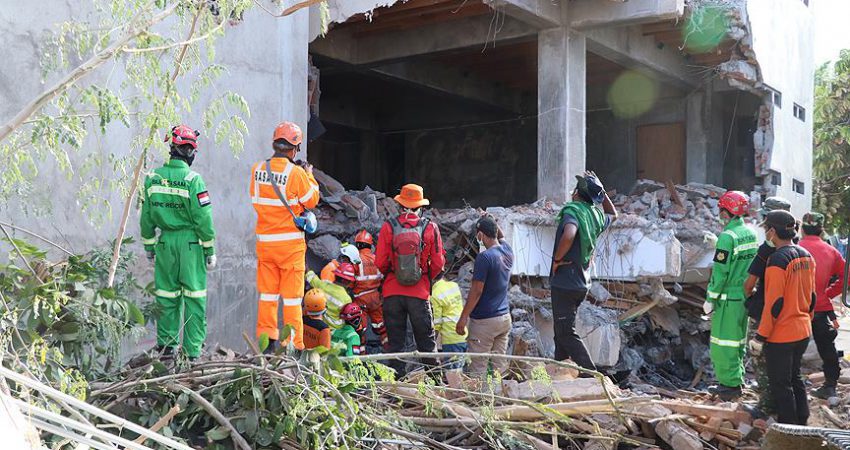Endonezya'nın Sulawesi Adası'ndaki Palu ve Donggala'daki deprem ve tsunamide can