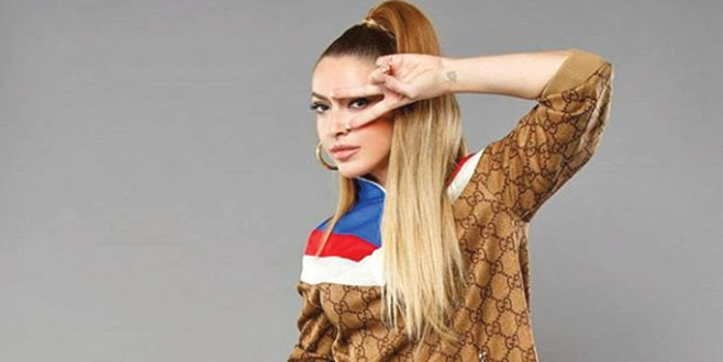 Stilini değiştirdi Stilini değiştirdi