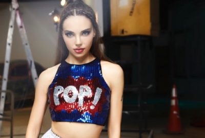 Ünlü şarkıcının dikkatsizliği başına iş açtı!