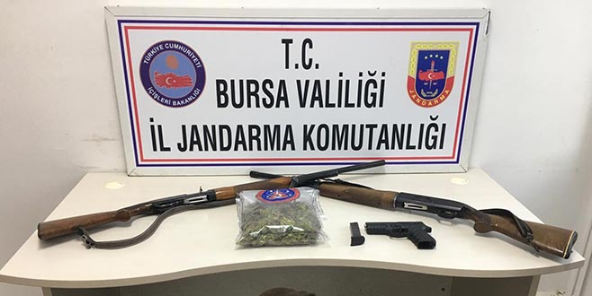 Bursa’Da Jandarmadan çiftliğe uyuşturucu baskını Bursa’Da Jandarmadan çiftliğe uyuşturucu baskını