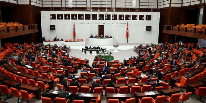 Emeklilikte yaşa takılanlara müjdeli haber! Meclis’te kabul edildi…