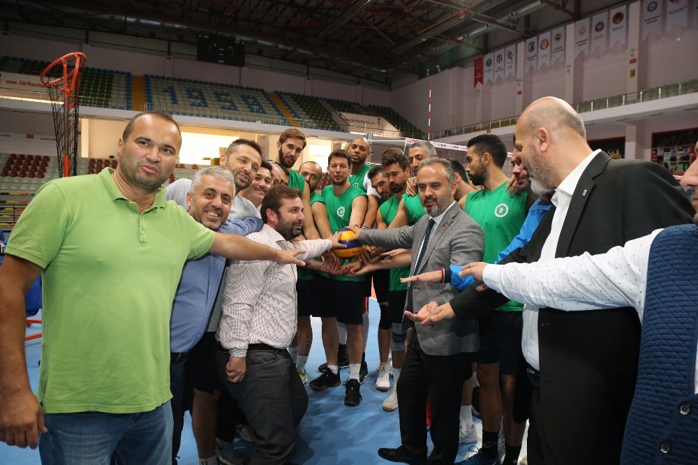 Başkan Aktaş’tan voleybolculara moral