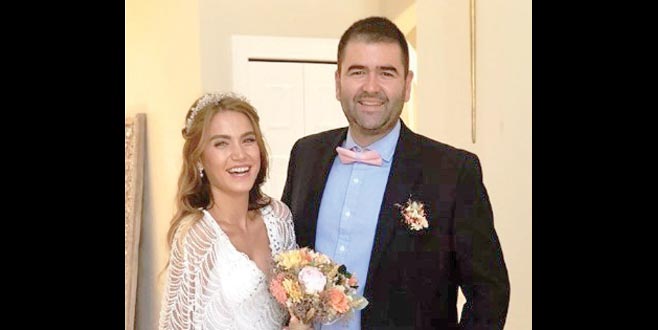 Ünlü oyuncu dünya evine girdi