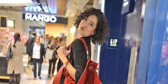 Ece’nin tiyatro mutluluğu Ece’nin tiyatro mutluluğu