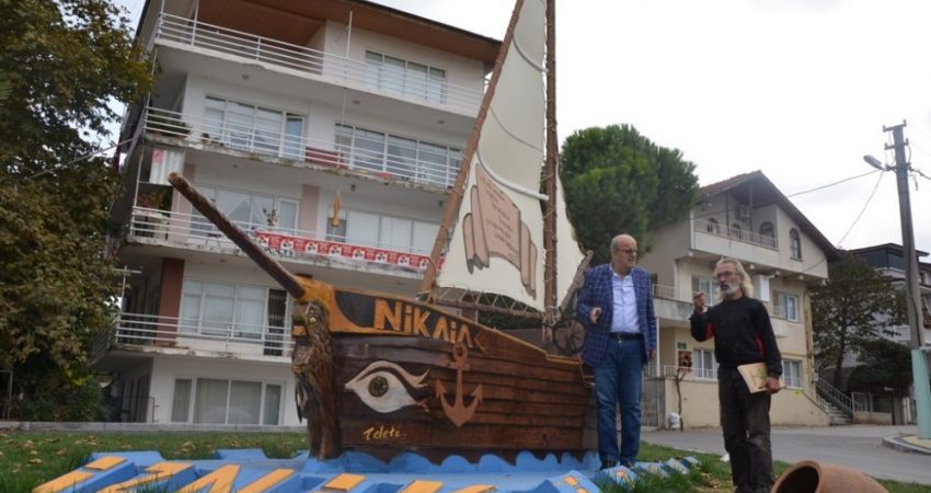 İznik’te 3’üncü eser Lefke Kapı’ya İznik Belediyesi, ilçenin tarihinden aldığı değerleri gün yüzüne taşıyacak sembol