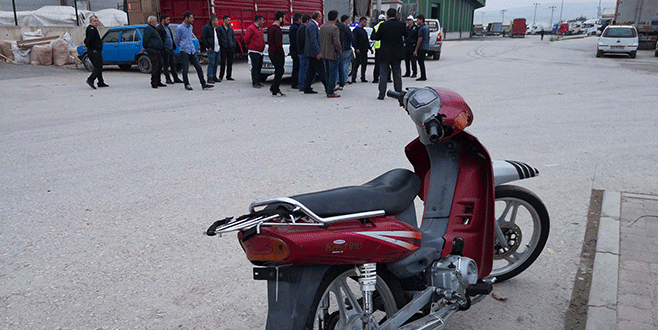 Otomobille çarpışan motosiklet sürücüsü yaralandı