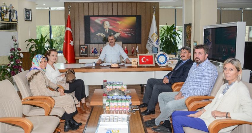 Karacabey Belediye Başkanı Ali Özkan, Uluabatlı Hasan İlkokulu tarafından hazırlanan
