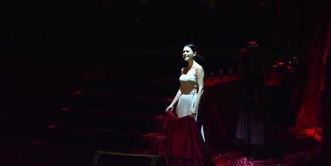 Şevval Sam ‘Müzeyyen Müzikali’ ile Bursalılarla buluştu