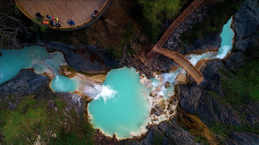 Mavigöl ile Kuzalan travertenlerinde sonbahar güzelliği Mavigöl ile Kuzalan travertenlerinde sonbahar güzelliği