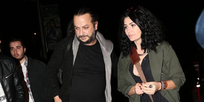 Sevgilisiyle tiyatro keyfi